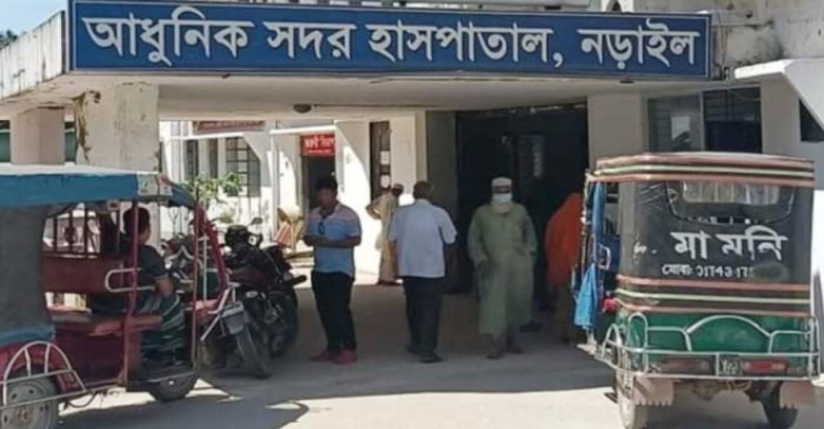 নড়াইলে সড়ক দুর্ঘটনায় প্রাণ গেল হেলপারের
