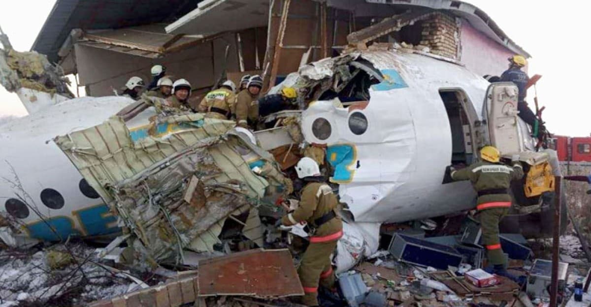 কাজাখস্তানে যাত্রীবাহী বিমান বিধ্বস্ত, বহু হতাহতের আশঙ্কা
