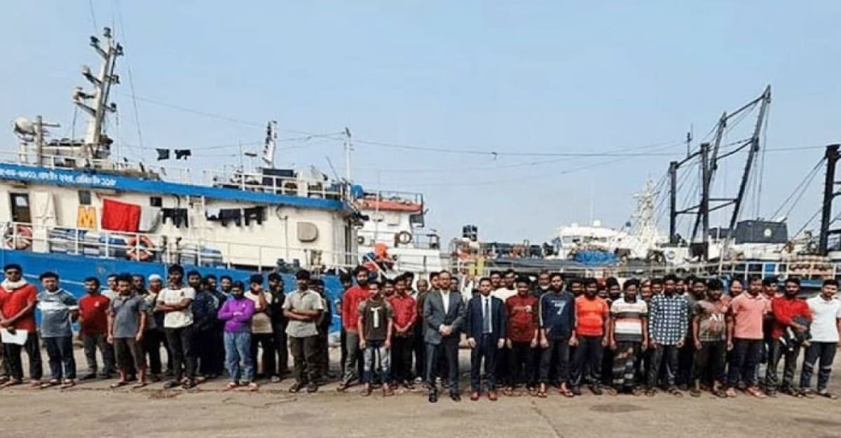দেশে ফিরলেন ভারত থেকে মুক্তি পাওয়া ৯০ জেলে ও নাবিক