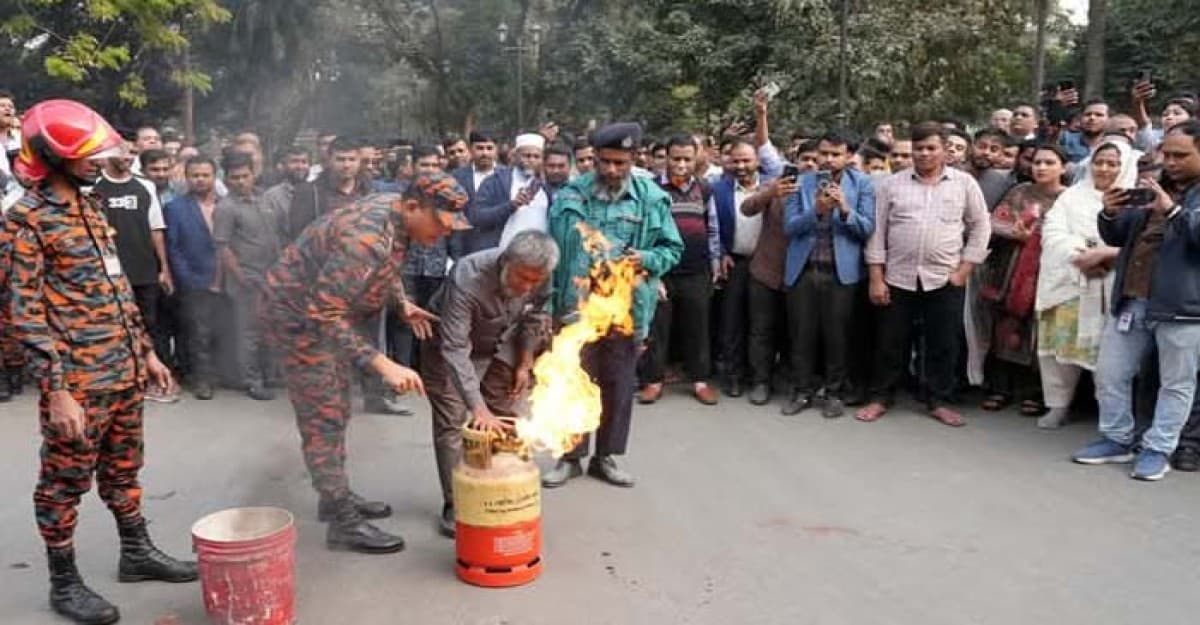 সুপ্রীম কোর্টে ফায়ার সার্ভিসের মহড়া