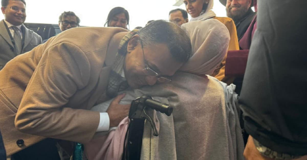 সাড়ে ৭ বছর পর মায়ের বুকে ছেলে