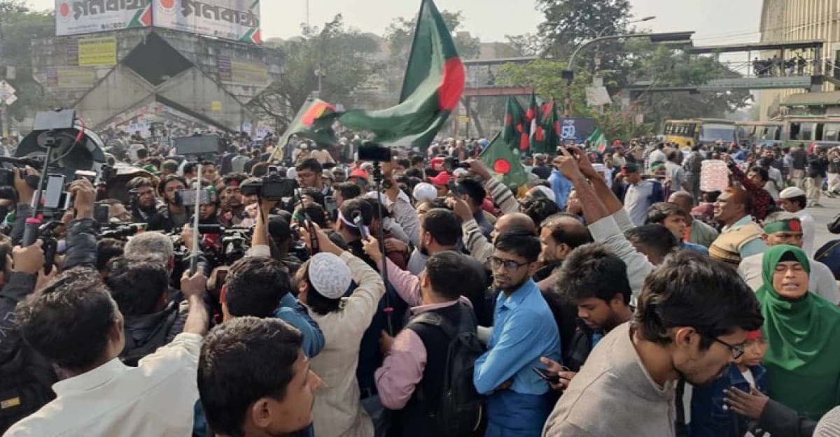 বিডিআর জওয়ানদের মুক্তির দাবিতে শাহবাগ মোড় অবরোধ