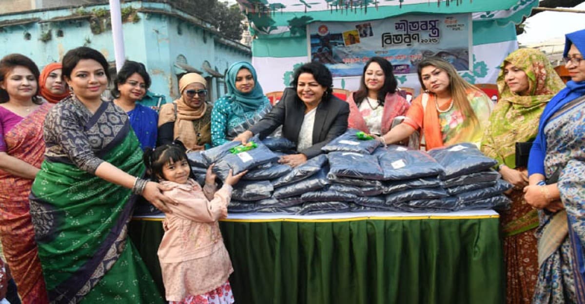 পুনাকের উদ্যোগে এতিমদের মাঝে শীতবস্ত্র বিতরণ