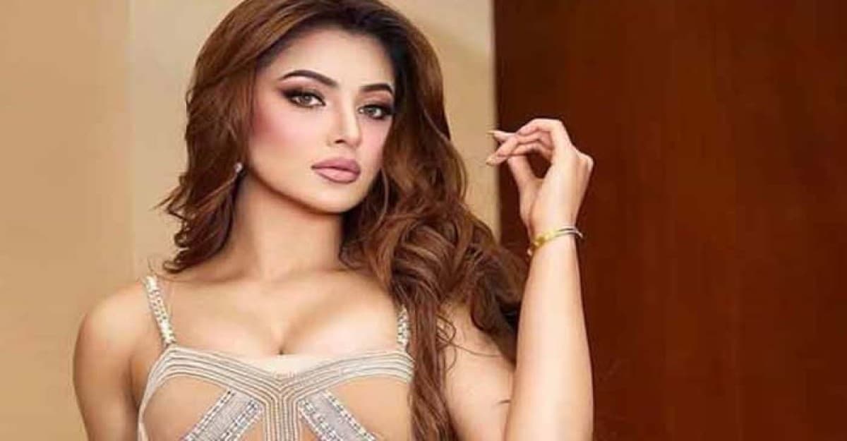 নাচ অশ্লীল, চোখে দেখা যায় না বলে কটাক্ষ, পাল্টা জবাব দিলেন উর্বশী