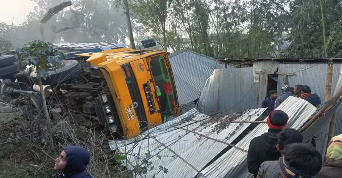 হাতীবান্ধায় বাড়িতে ট্রাক ঢুকে মর্মান্তিক মৃত্যু