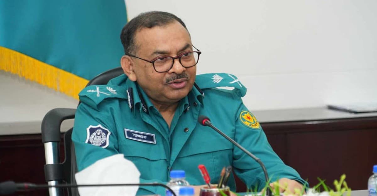 ধরা পড়েনি পলাতক ওসি, সম্ভবত ইন্ডিয়া চলে গেছে: ডিএমপি কমিশনার
