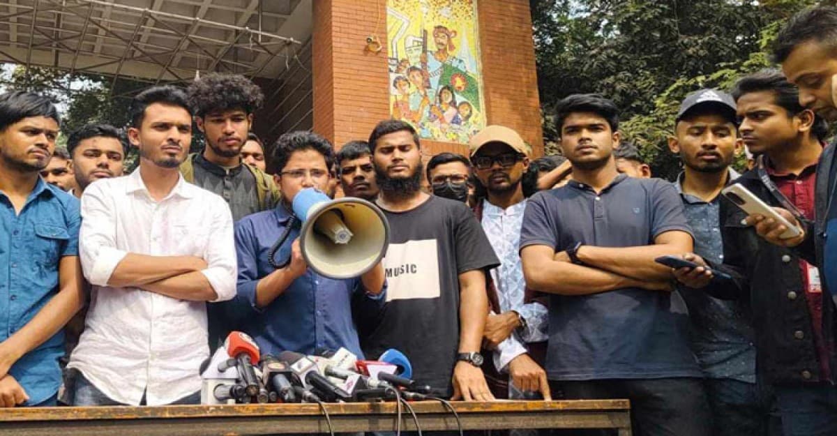 ‘ব্লকেড টু নর্থ সিটি’ কর্মসূচি শিথিল করলেন শিক্ষার্থীরা