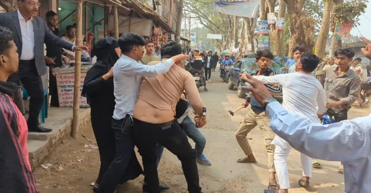 শরীয়তপুরে হাতুড়ি দিয়ে পিটিয়ে ৪ সাংবাদিককে আহত