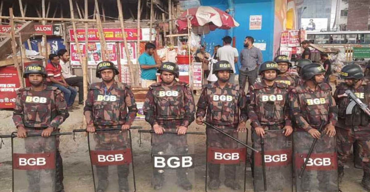 তিতুমীর শিক্ষার্থীদের আন্দোলন ঘিরে কঠোর অবস্থানে আইনশৃঙ্খলা বাহিনী