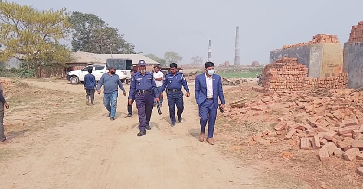 ভেড়ামারায় ৪টি ইটভাটায় অভিযান, ৫ লক্ষ ৮০ হাজার টাকা জরিমানা