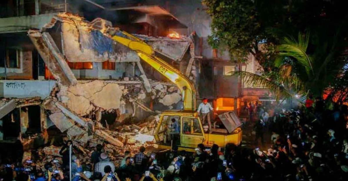 ধানমন্ডি ৩২-এ ভাঙচুর, যা জানাল অন্তর্বর্তী সরকার