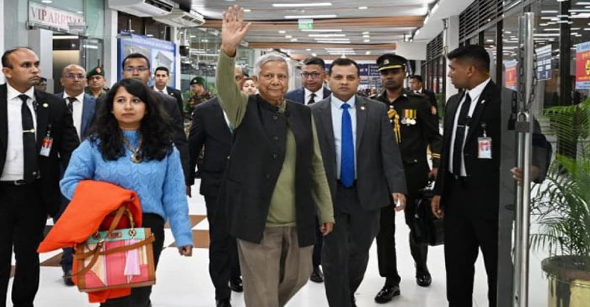 সংযুক্ত আরব আমিরাতের উদ্দেশে ঢাকা ছেড়েছেন প্রধান উপদেষ্টা