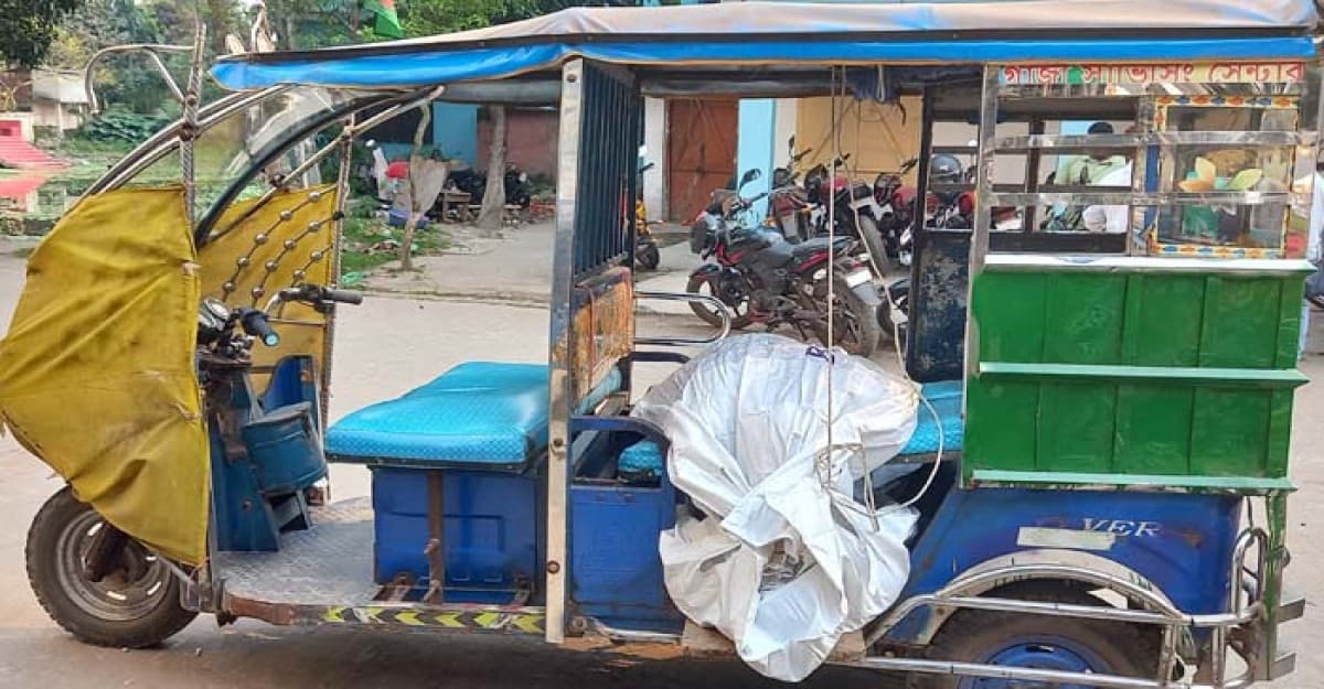 চাঁদপুরে বাসা থেকে স্বামী-স্ত্রীর মরদেহ উদ্ধার