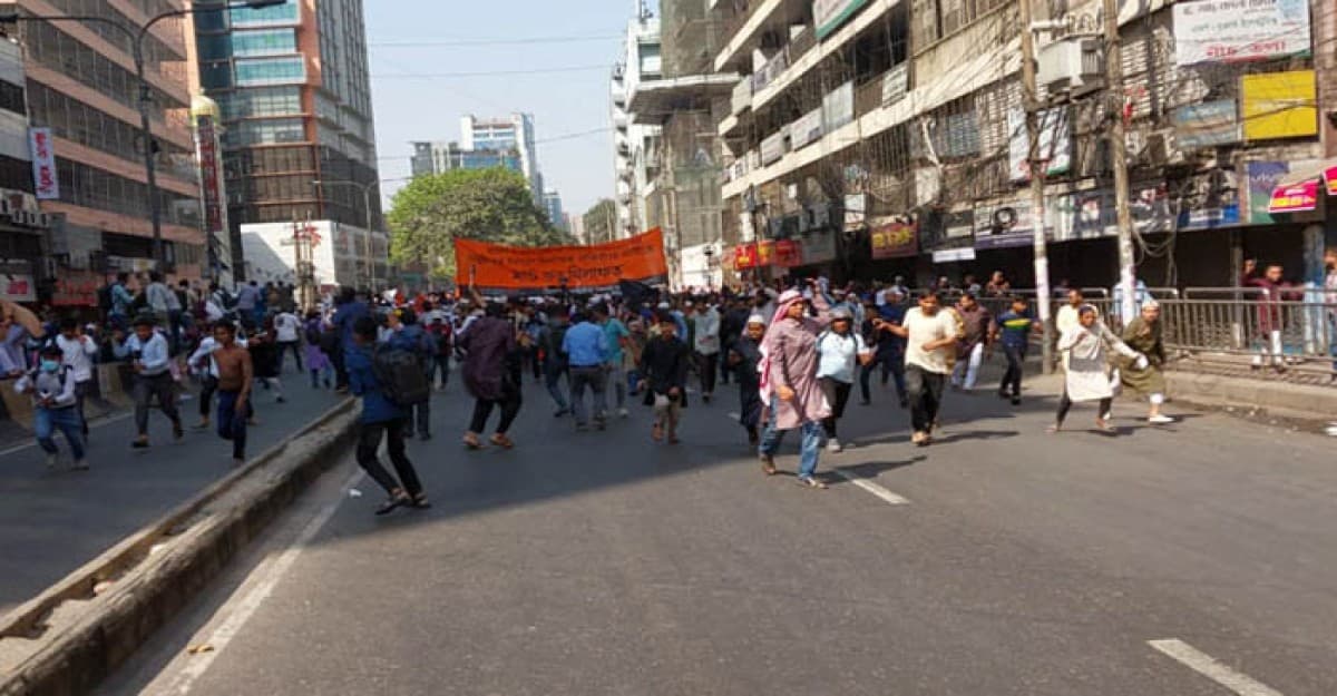হিজবুত তাহরীর মিছিলে পুলিশের সাউন্ড গ্রেনেড, ধাওয়া-পাল্টা ধাওয়া