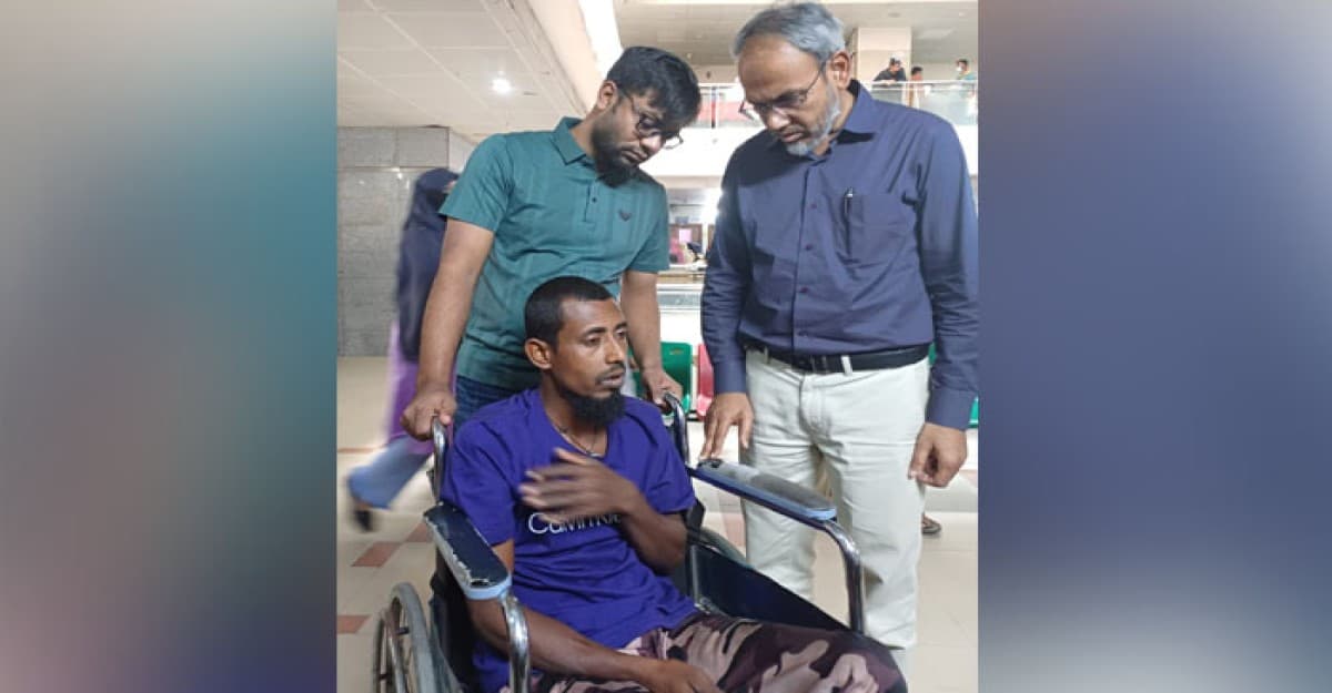 আছিয়ার শোকে ভারসাম্যহীন বাবার পাশে তারেক রহমান