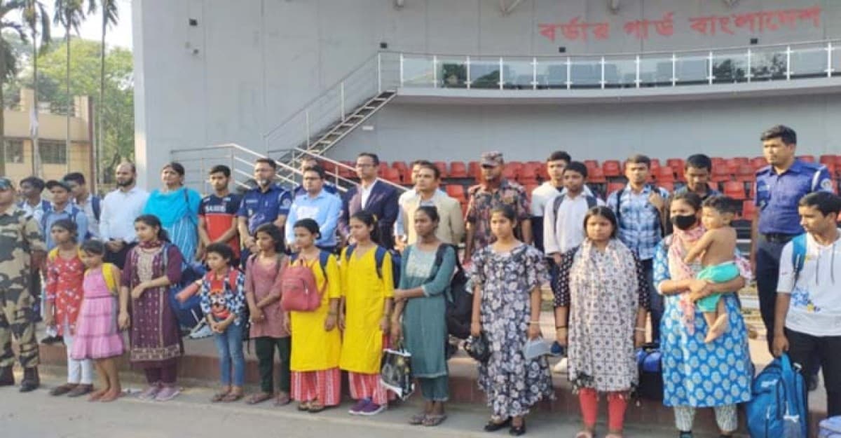 ভারতে কারভোগ শেষে বেনাপোল দিয়ে ফিরলেন পাচার হওয়া ২১ কিশোর-কিশোরী