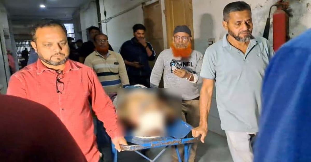 নামাজরত অবস্তায় ছেলের হাতে বাবা খুন