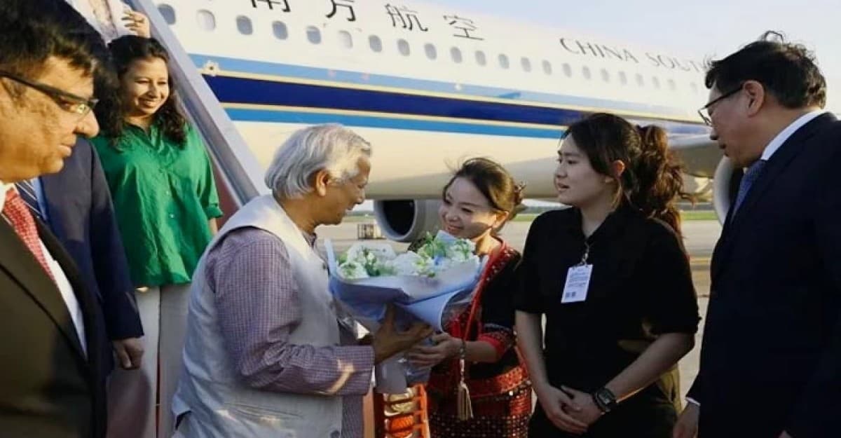 চীনে পৌঁছেছেন প্রধান উপদেষ্টা ড. ইউনূস