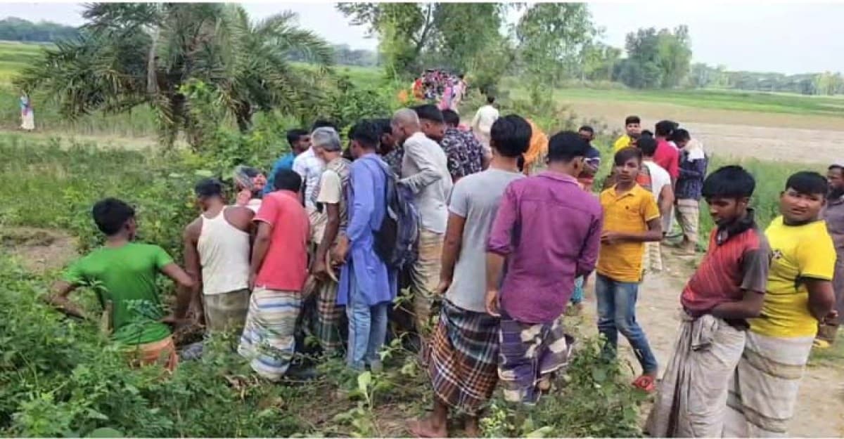 পাবনায় সড়কের পাশে কাঠ ব্যবসায়ীর গলাকাটা মরদেহ উদ্ধার