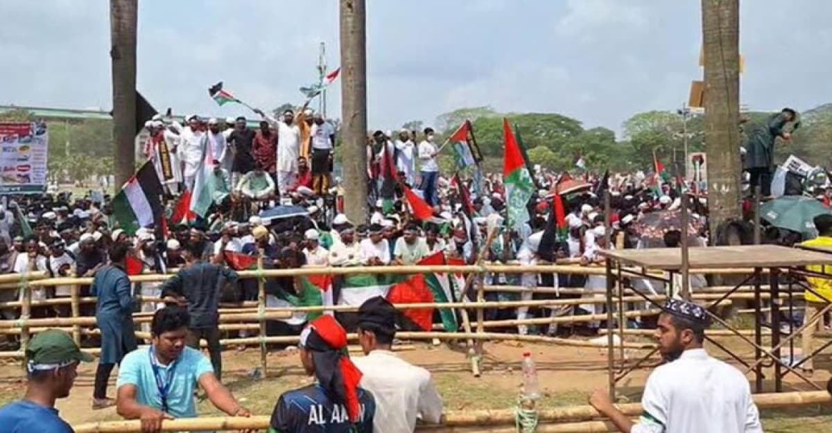 ‘মার্চ ফর গাজা’য় অংশ নিতে সোহরাওয়ার্দী উদ্যানে জনতার ঢল