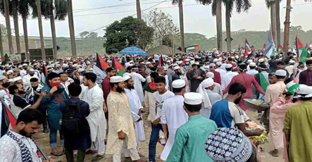 সোহরাওয়ার্দী উদ্যান অভিমুখে জনস্রোতের ঢল