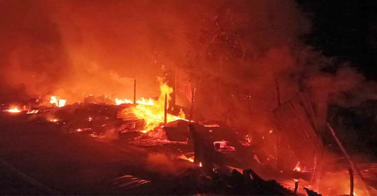 বরগুনায় আগুনে পুড়লো ১৯ দোকান ৪ কোটি টাকার ক্ষয়ক্ষতি