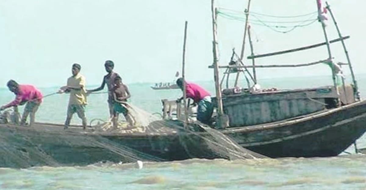 মধ্যরাত থেকে ৫৮ দিন সাগরে মাছ ধরায় নিষেধাজ্ঞা
