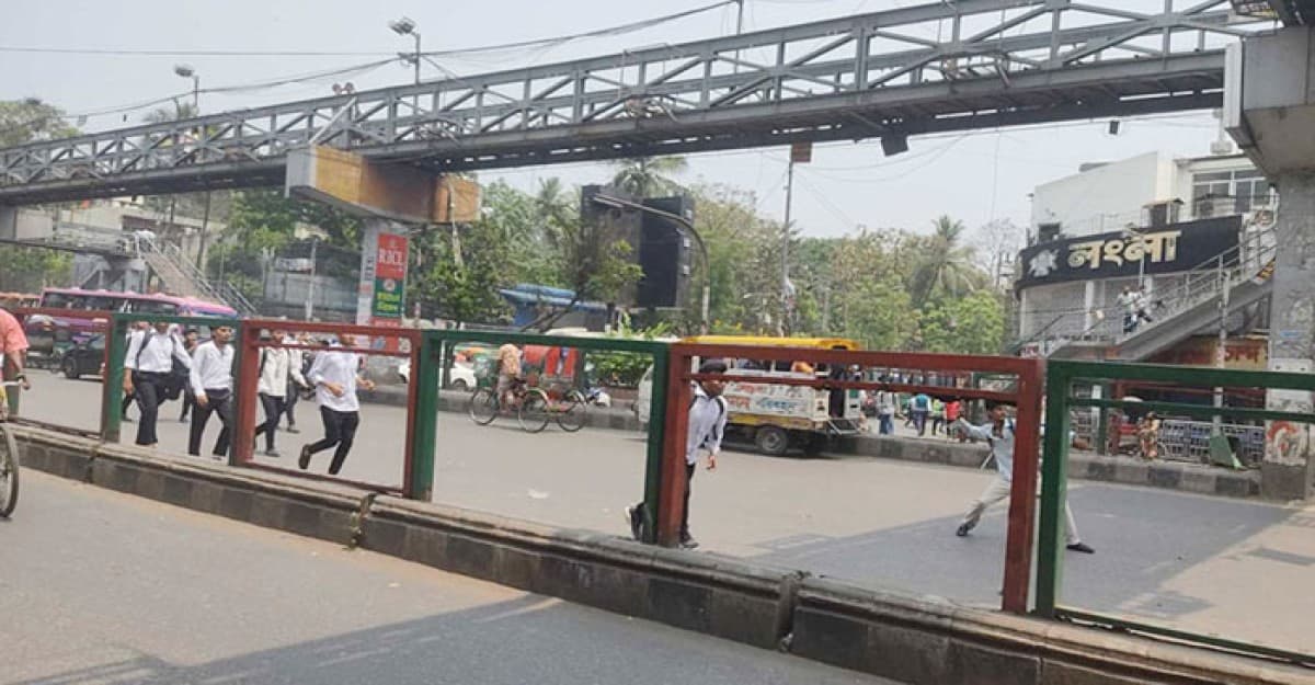 সিটি কলেজ-ঢাকা কলেজ শিক্ষার্থীদের মধ্যে ধাওয়া-পাল্টা ধাওয়া