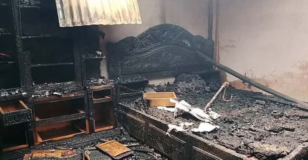 শ্রীপুরে আগুনে পুড়লো ২২টি ঘর