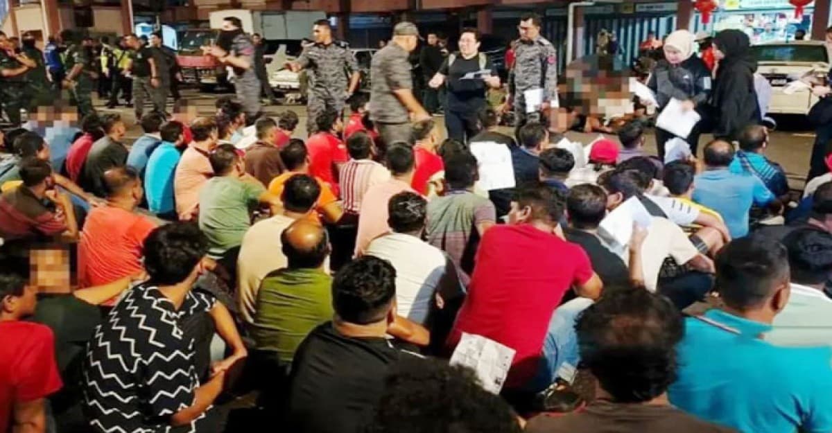 মালয়েশিয়ায় অভিযানে ১৬৫ বাংলাদেশি আটক