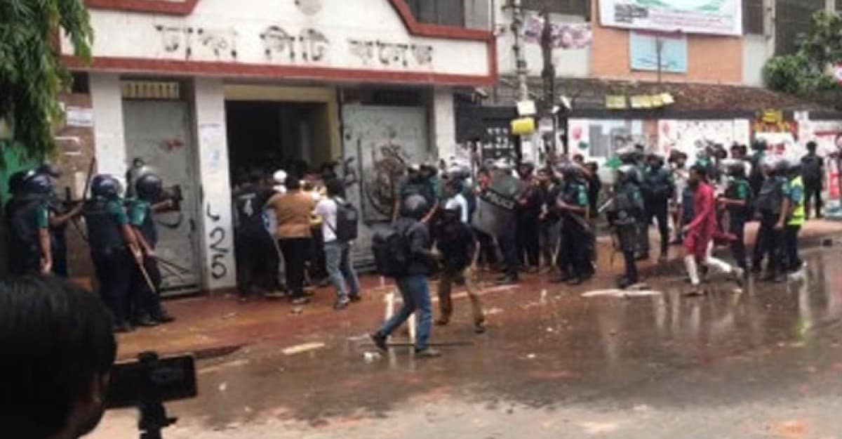 সিটি কলেজে ঢাকা কলেজের শিক্ষার্থীদের হামলা