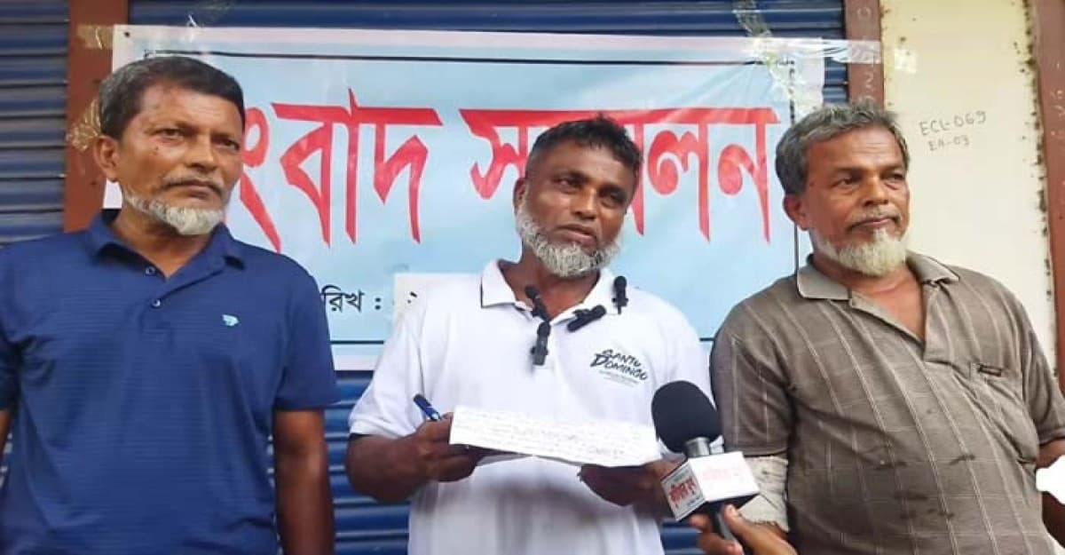 ফার্নিচার ও ইলেকট্রনিকস শো রুমে ব্যাপক তান্ডব ও লুটপাট