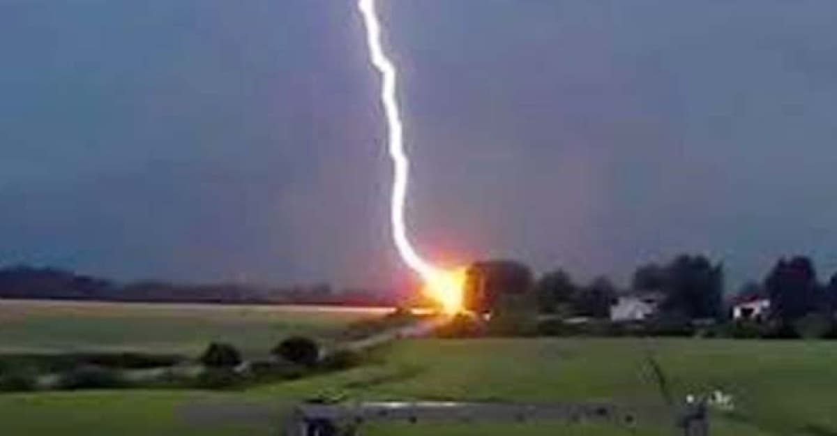 কিশোরগঞ্জের হাওরে বজ্রপাতে ৪ জনের মৃত্যু