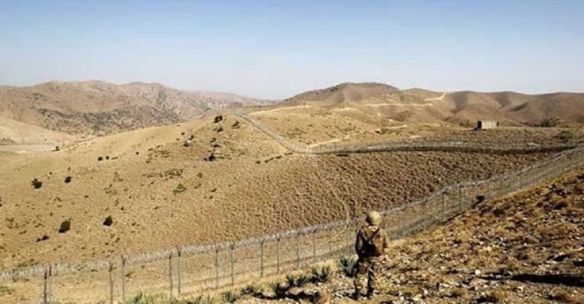 পাকিস্তান-আফগানিস্তান সীমান্তে আবারও সংঘর্ষ, নিহত ৭১