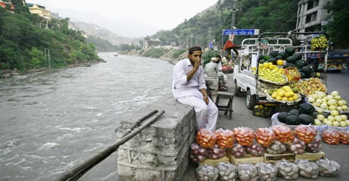 পাকিস্তান-শাসিত কাশ্মীরে দুই মাসের জন্য খাদ্য মজুদের নির্দেশনা জারি