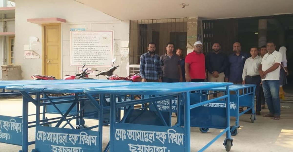 চুয়াডাঙ্গা সদর হাসপাতালে ৭টি টলিগাড়ি দিলেন আসাদুল হক