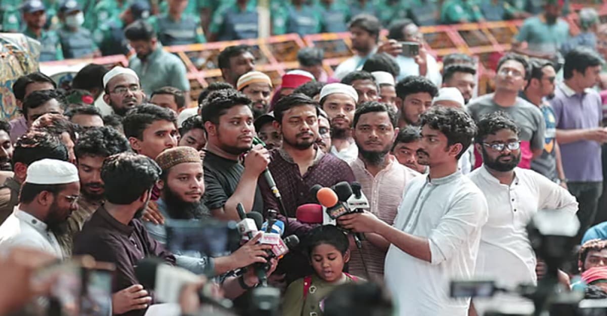 বাদ জুমা বড় জমায়েতের ডাক দিলেন হাসনাত আবদুল্লাহ