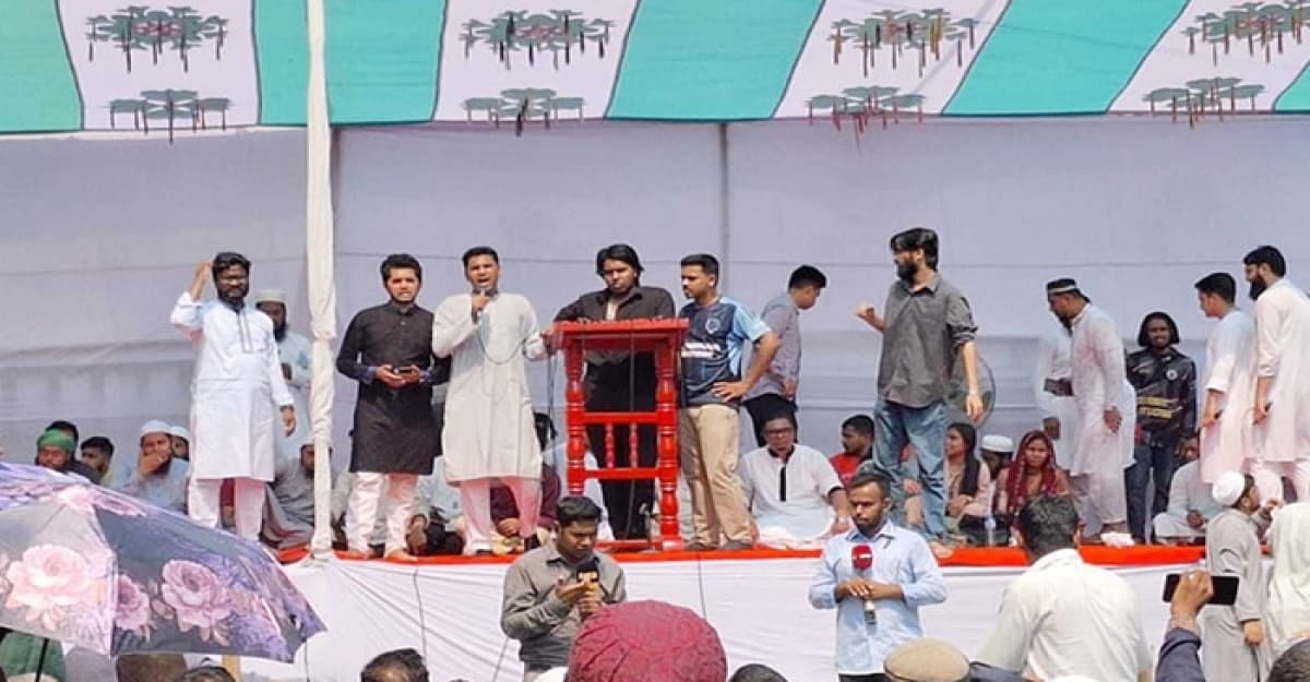 আ.লীগ নিষিদ্ধের দাবিতে সমাবেশ শুরু, জনতার ঢল