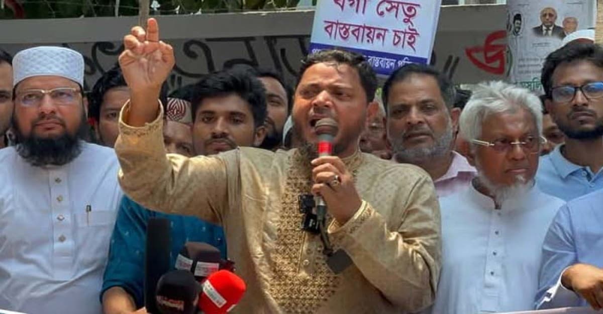 বাউফলে বগা সেতু বাস্তবায়নে প্রেসক্লাবে মানববন্ধন