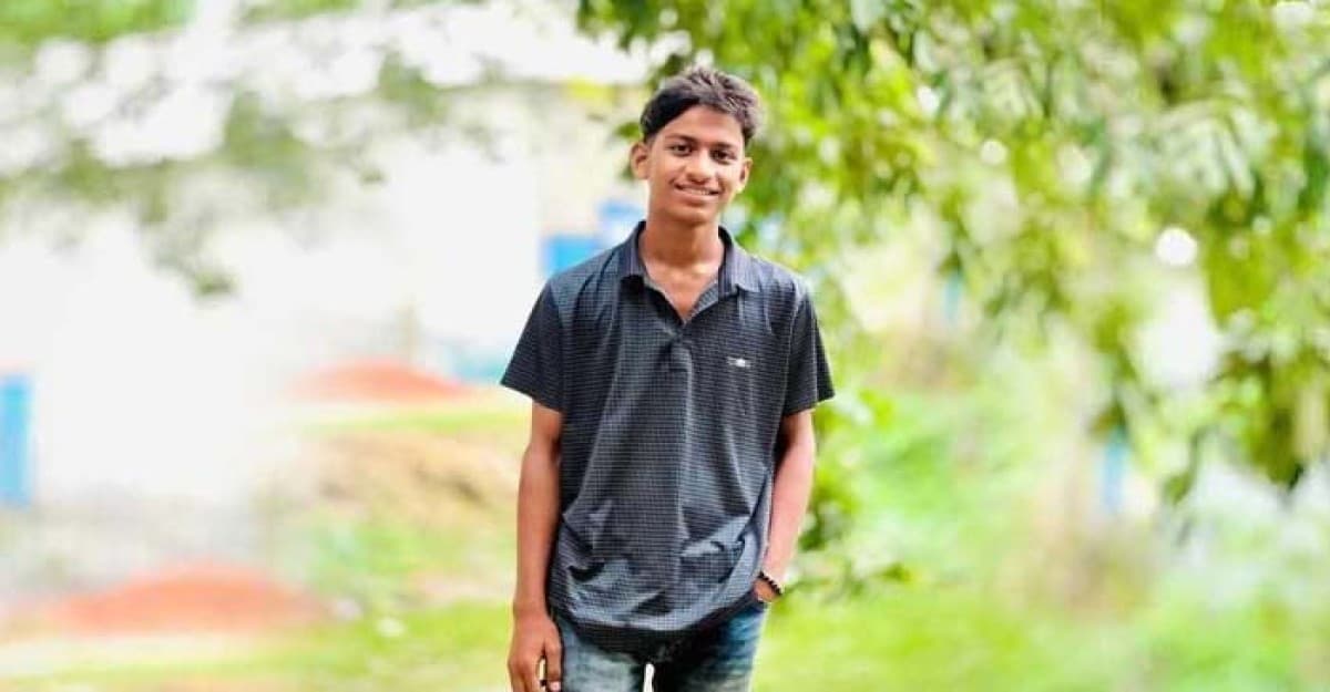 শ্রীপুরে ফুটবল খেলা নিয়ে দ্বন্দ্ব স্কুল ছাত্র খুন