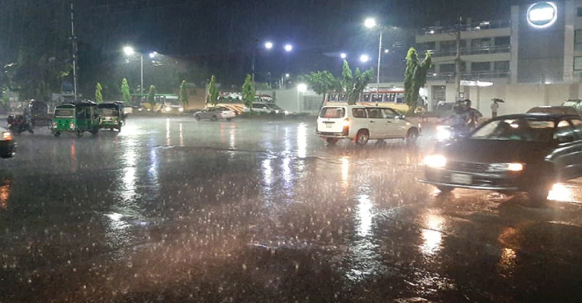 তীব্র গরমের পর রাজধানীতে স্বস্তির বৃষ্টির দেখা