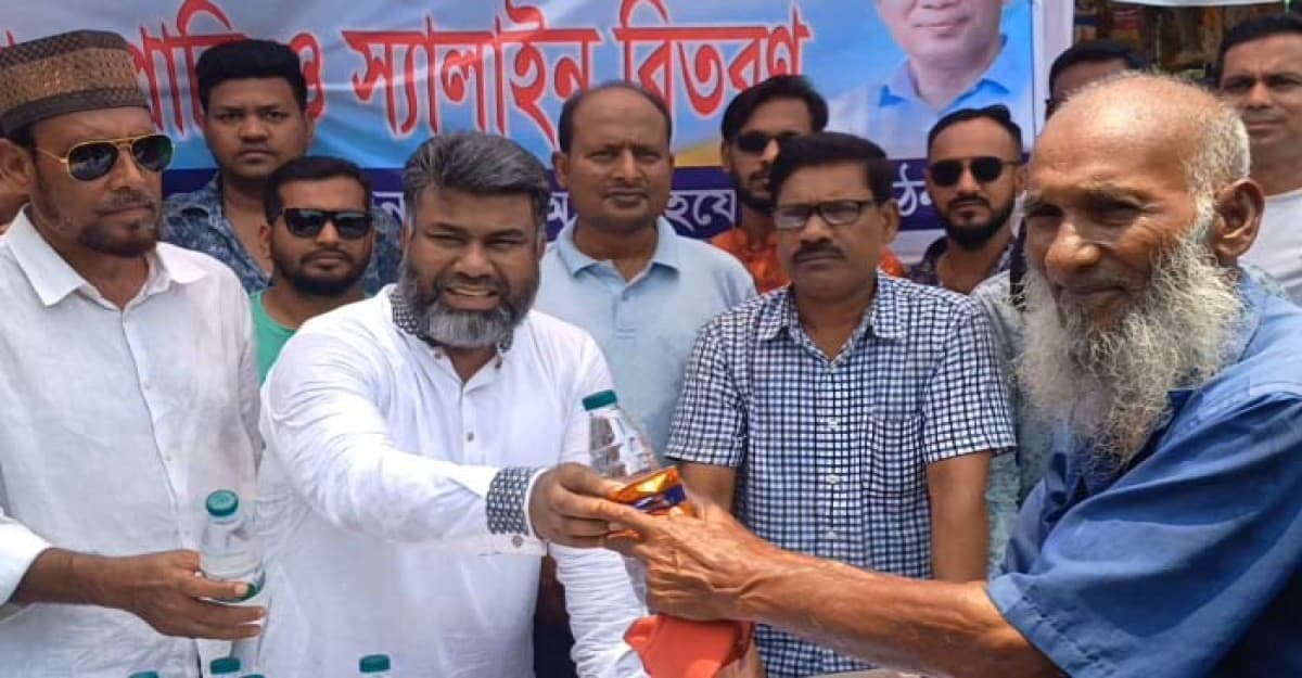 চুয়াডাঙ্গায় বিএনপির উদ্যোগে পানি ও খাবার স্যালাইন বিতরণ