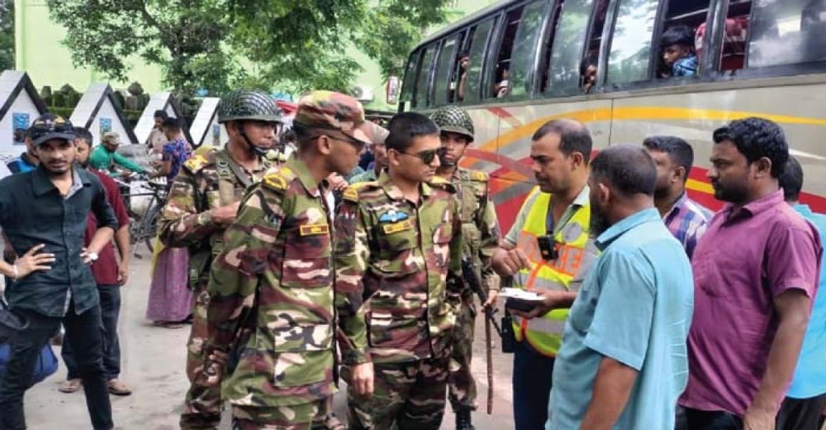 অতিরিক্ত ভাড়া আদায়ের অভিযোগে কুড়িগ্রামে সেনাবাহিনীর অভিযান
