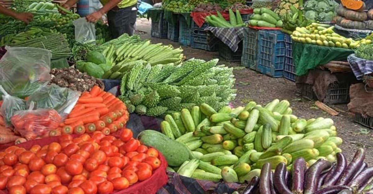 ঈদের পর নিত্যপণ্য বাজার প্রায় ক্রেতাশূন্য, দামে কিছুটা স্বস্তি