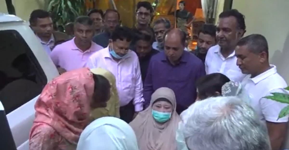 স্বাস্থ্য পরীক্ষার জন্য এভারকেয়ারে বিএনপি চেয়ারপারসন