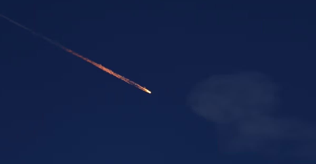 অত্যাধুনিক ক্ষেপণাস্ত্র ছুড়ছে ইরান, ঠেকাতে ব্যর্থ ইসরায়েল