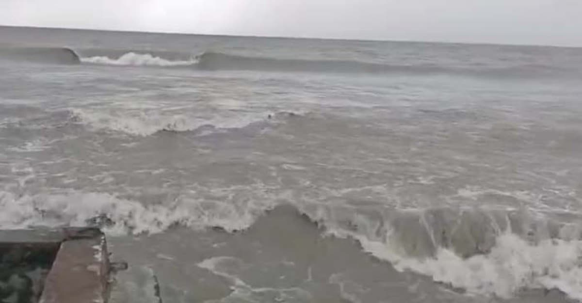 বঙ্গোপসাগরে লঘুচাপ,পায়রা বন্দরে ৩ নম্বর সতর্ক সংকেত