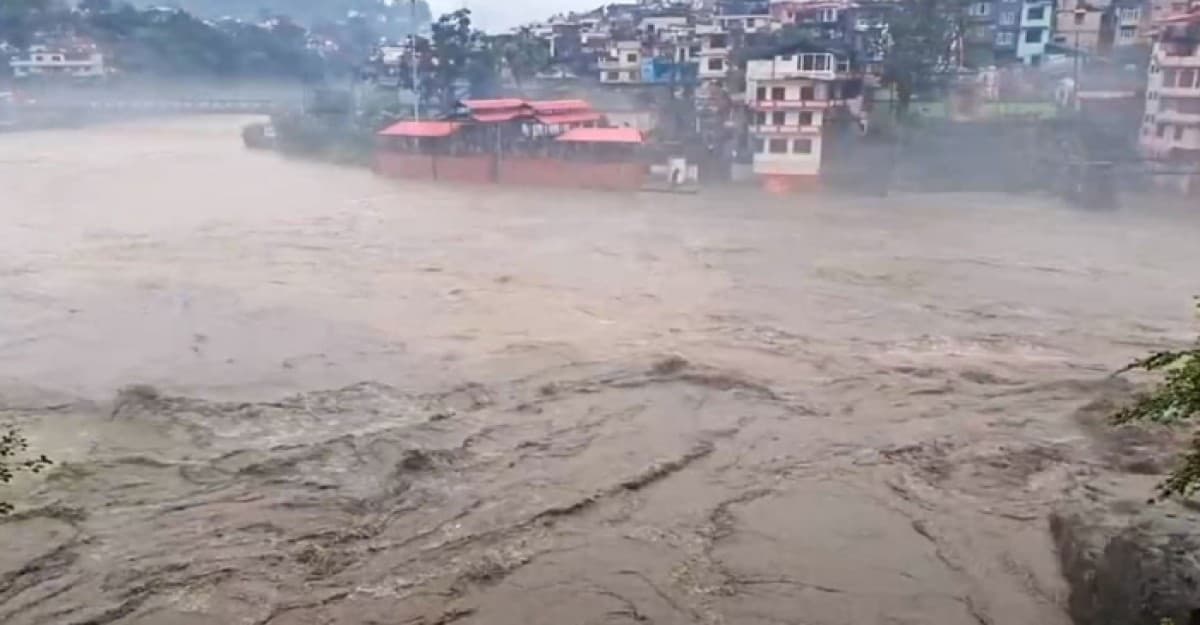 হিমাচলে ভারী বৃষ্টির সঙ্গে ভয়াবহ বন্যা-ভূমিধস, নিহত ৬৩