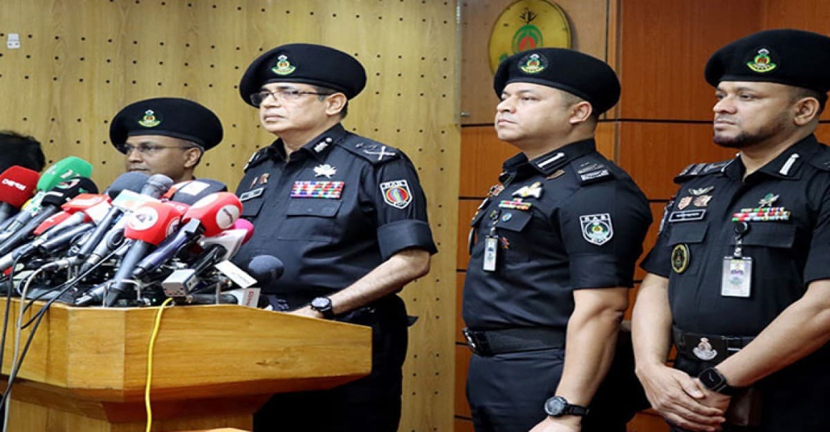 ছেলের পরকীয়া ঠেকাতে মা ফোন করে বলেন, ‘বিমানে বোমা’