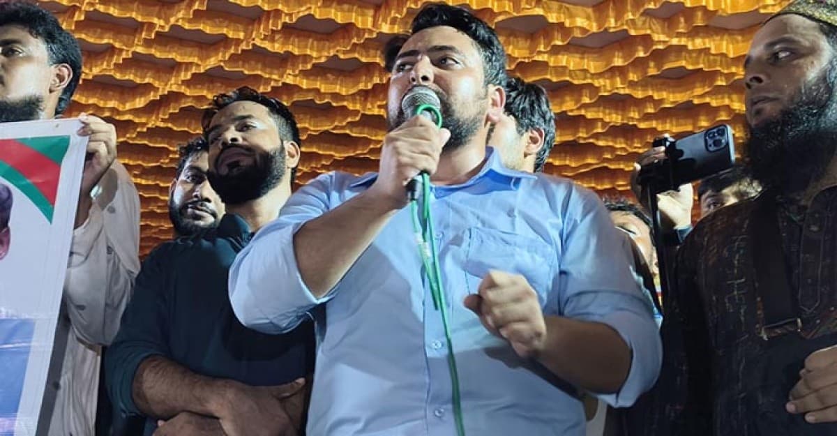 এই চাঁদাবাজ-দুর্নীতিবাজ সিস্টেমের পরিবর্তন করব: নাহিদ ইসলাম